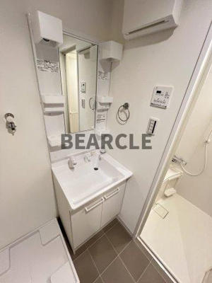 【洗面所】 | THE GARNET SUITE RESIDENCE 山科WEST | コンパクトで使いやすい洗面所