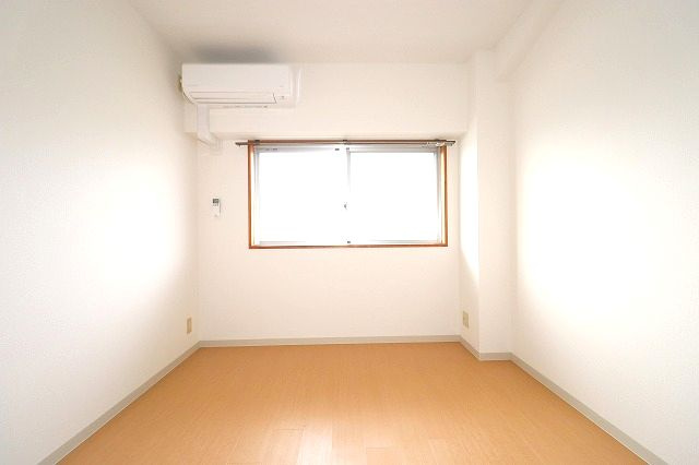 リーヴァかもべの洋室|広々とした洋室です