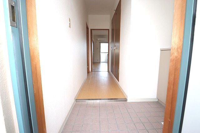 リーヴァかもべの玄関|収納もある玄関です