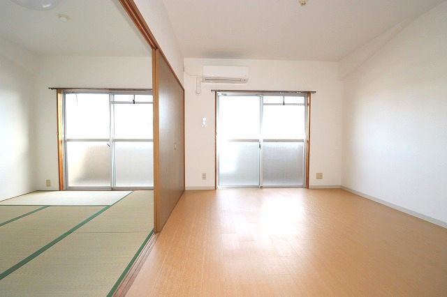 リーヴァかもべの居間・リビング|使いやすい居間です