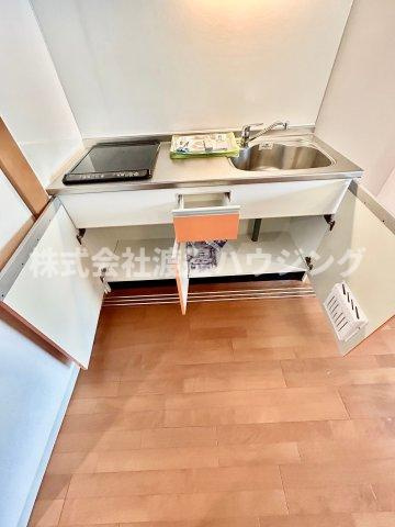 La Doueur江坂のキッチン|キッチン下収納