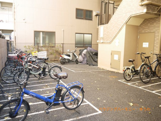 【その他共用部分】 | 敷地内に、駐輪場・バイク置場有ります。