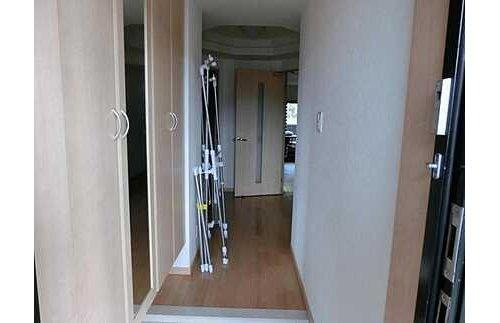 フローレンス口田南グランドアークの玄関|季節物の衣類もスッキリ収納できるウォークインクロゼット付きです！
駐車場有り◎