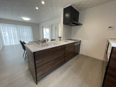 【キッチン】 | 山形市浜崎　全3棟　 | キッチンは人気の対面式。会話をしながら・お子様のリビング学習を見守りながらお料理が捗りそうです♪