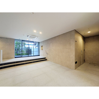 【ロビー】 | コンフォリア・リヴ八坂富士見