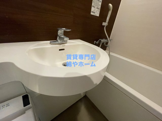 フォーリアライズ難波南ファーロの洗面所|使いやすい洗面所です
