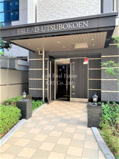 【エントランス】 | 緑があって落ち着いた雰囲気の高級感あるエントランス！