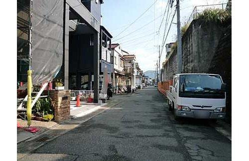 南区青崎２丁目の前面道路含む現地写真