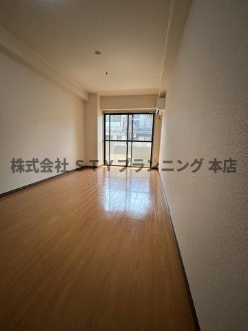 仲介手数料０円！ユング桜山の居間・リビング