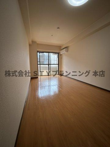 仲介手数料０円！ユング桜山の居間・リビング