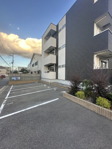 フジパレス堺諏訪森Ⅲ番館の駐車場