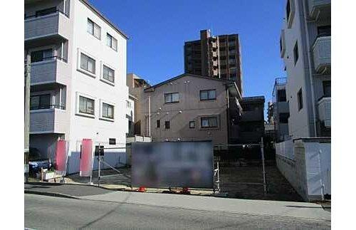 西区打越町の前面道路含む現地写真|◆複数台分の駐車場設置も可能！フレスタ・ファミリーマートなど買い物施設充実