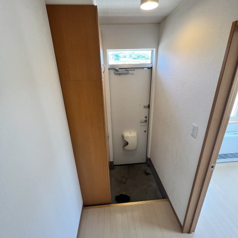 ハイツからんⅤの玄関