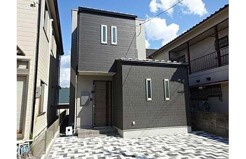 南区堀越３丁目の外観|開放的な吹抜けのある広々２０．５帖のLDK☆