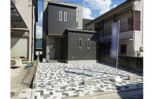 南区堀越３丁目の外観|開放的な吹抜けのある広々２０．５帖のLDK☆