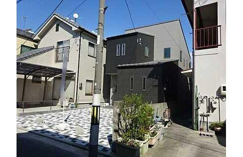 南区堀越３丁目の外観|開放的な吹抜けのある広々２０．５帖のLDK☆