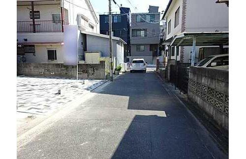 南区堀越３丁目の前面道路含む現地写真|ウッドデッキではＢＢＱも楽しめます♪