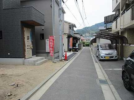安佐南区古市４丁目の前面道路含む現地写真