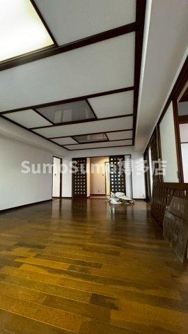 第2友広ビルの居間・リビング|こちらの居間で趣味の時間をお楽しみください