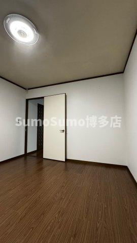 第2友広ビルの寝室|広くて明るい寝室