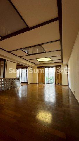 第2友広ビルの居間・リビング|ゆったりとした居間です