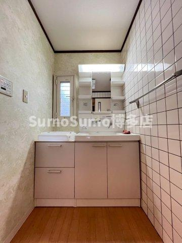 第2友広ビルの洗面所|広い洗面スペース