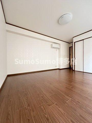 第2友広ビルの寝室|開放的な寝室です