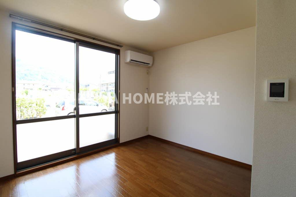 エル・コートの居間・リビング|明るい光が差し込みます★