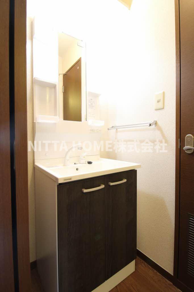 エル・コートの洗面所|シャワー付きの洗面台朝の準備も楽々です★