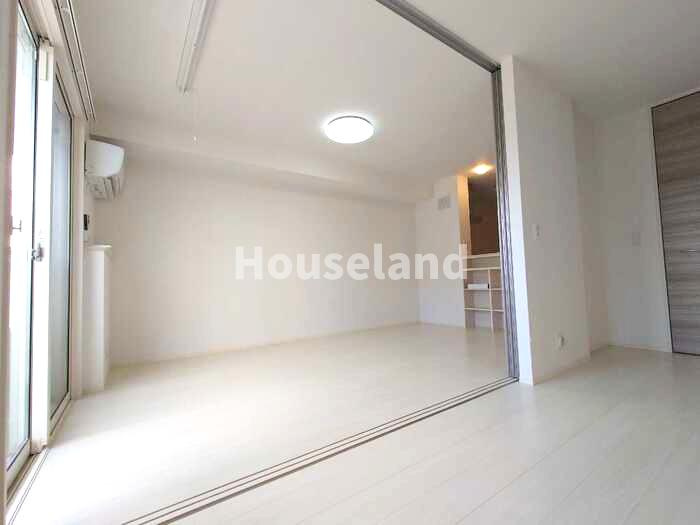 ラズベリー荘の洋室