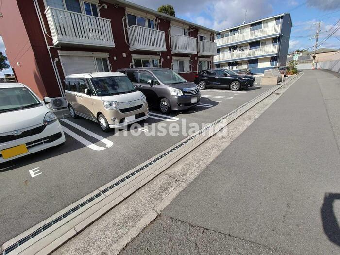 ラズベリー荘の駐車場