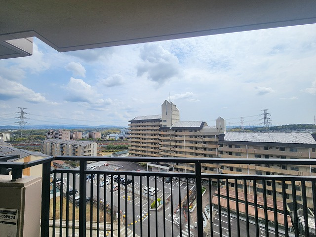 桃花台パークヒルズ五番館の展望|8階からの見晴らしの良い眺望です