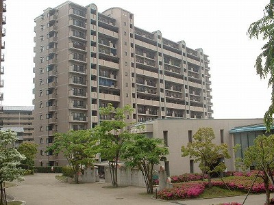 桃花台パークヒルズ五番館の外観