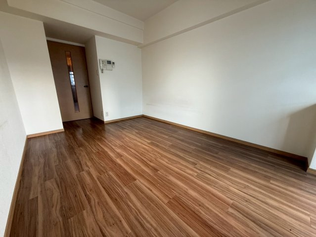 レジデア西本町の洋室