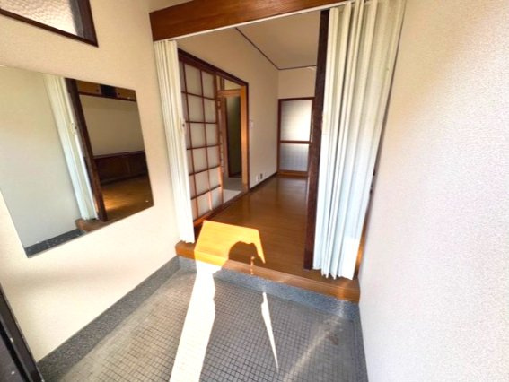 川内５丁目戸建の玄関|明るい玄関です