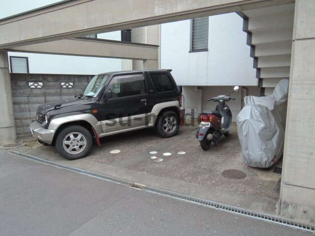 ポエジーハイムの駐車場