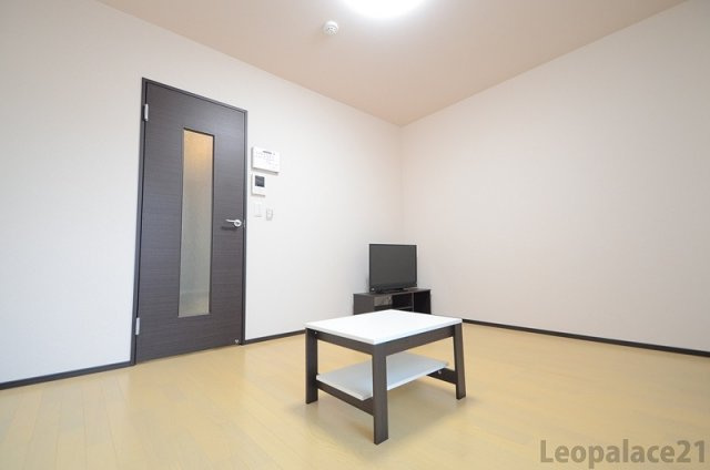 クレイノいずえの居間・リビング|備品や設備仕様は号室等により異なります現地をご確認下さい。