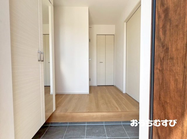 名東区大針1期(全5棟)の玄関