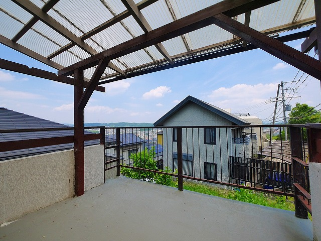 生駒市北新町 戸建のバルコニー