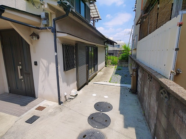 生駒市北新町 戸建の駐車場