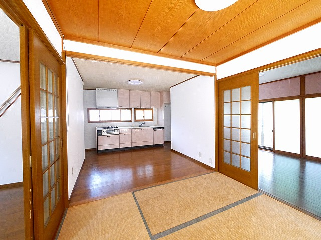 生駒市北新町 戸建の居間・リビング