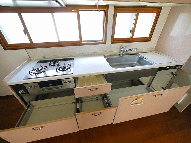 生駒市北新町 戸建のキッチン