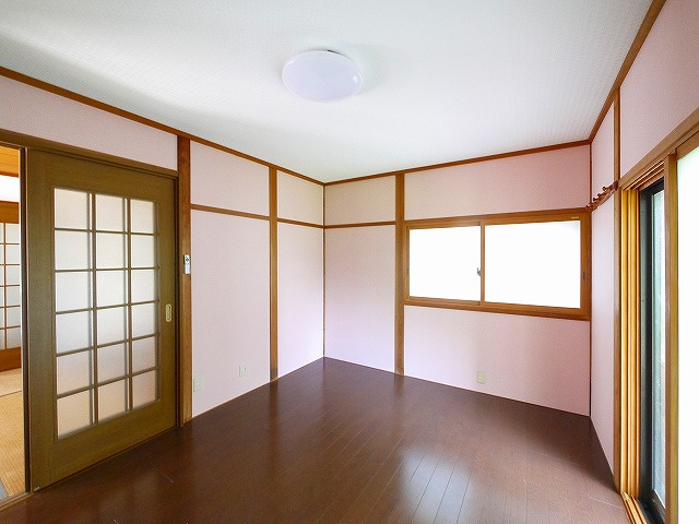 生駒市北新町 戸建の洋室