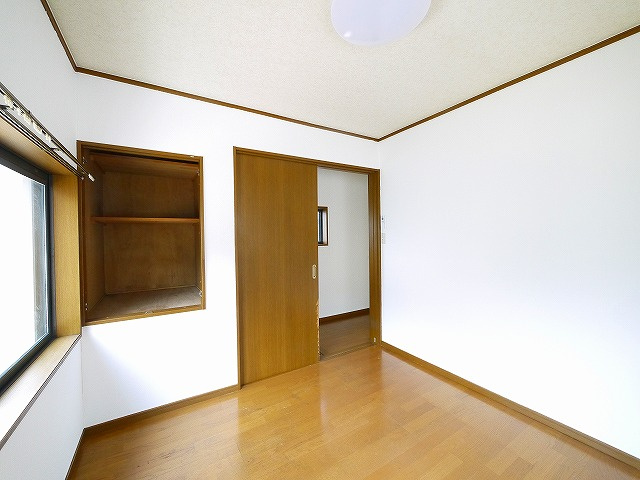 生駒市北新町 戸建の洋室