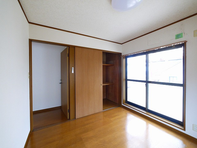 生駒市北新町 戸建の洋室