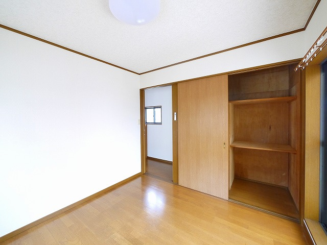 生駒市北新町 戸建の洋室