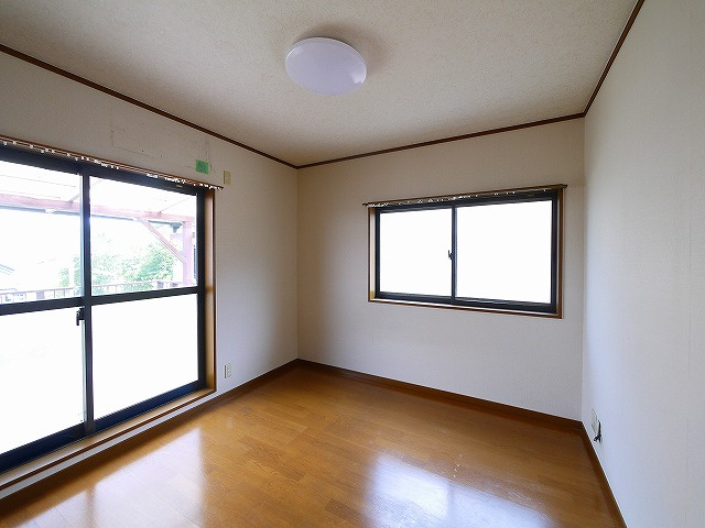 生駒市北新町 戸建の洋室