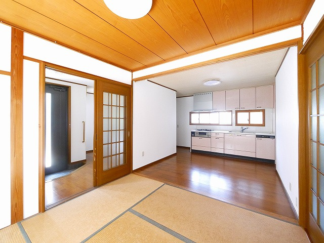 生駒市北新町 戸建の居間・リビング