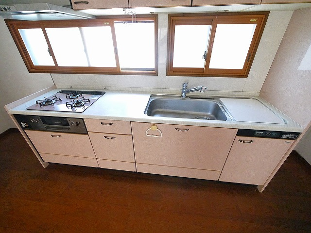 生駒市北新町 戸建のキッチン