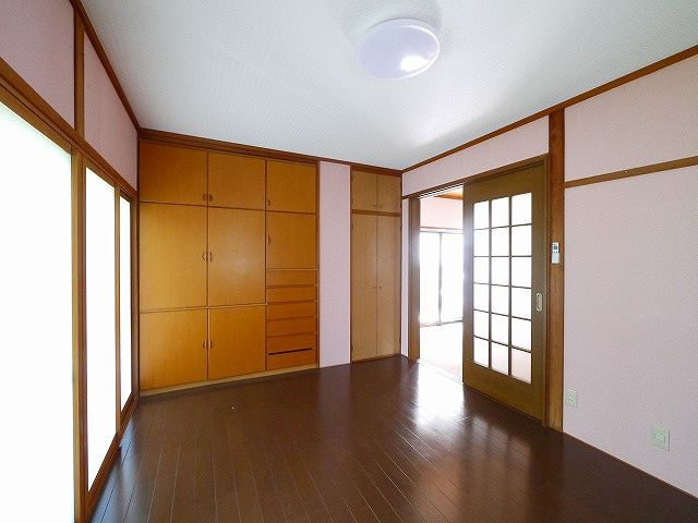 生駒市北新町 戸建の洋室